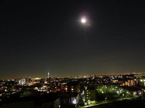 月と夜景.jpg